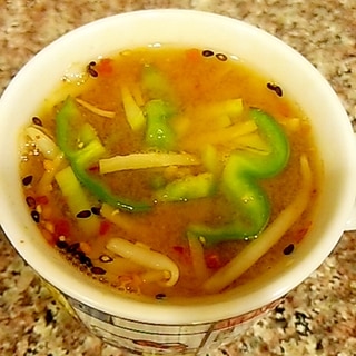 ピーマンと生姜のトムヤムスープ